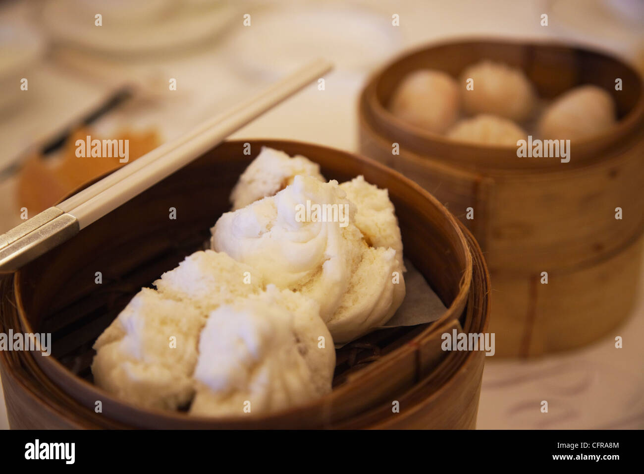 Cha siu bau (maiale alla griglia bun) presso Maxim's dim sum ristorante, City Hall, Central, Hong Kong, Cina, Asia Foto Stock