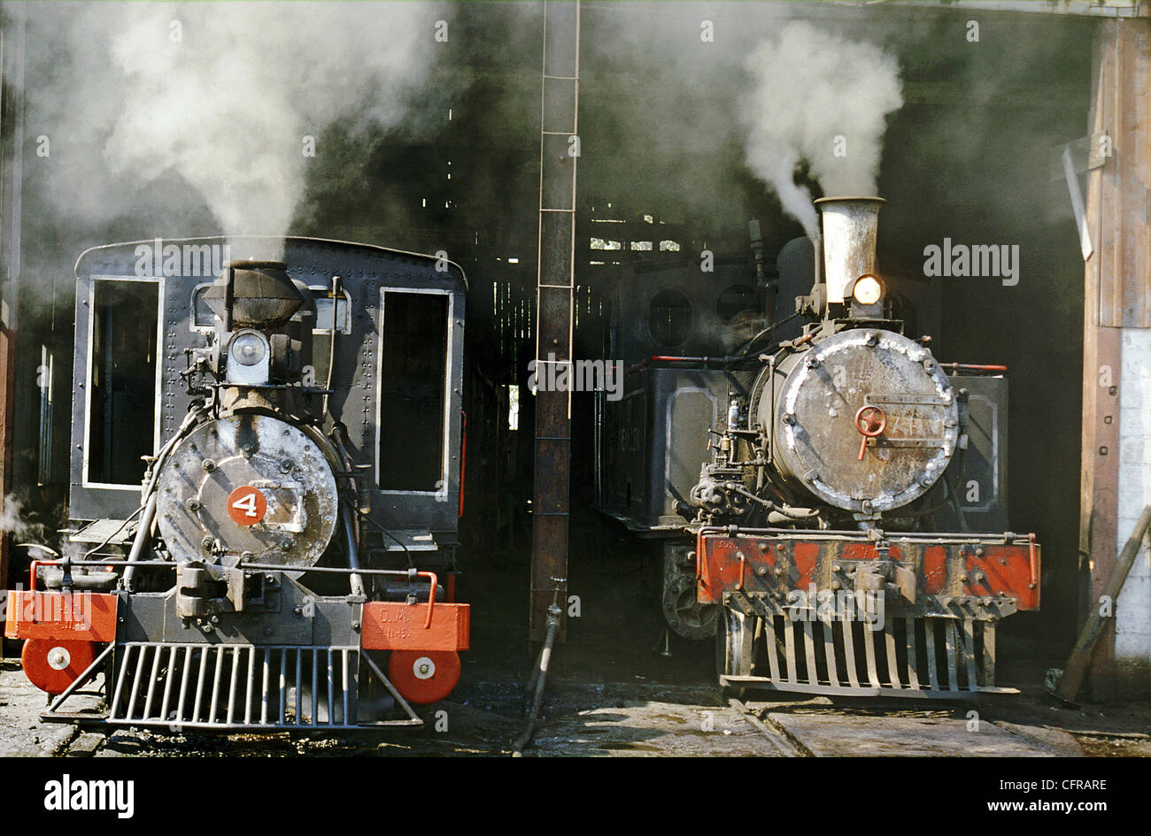 Per Cuba il più antico locomotore è questo Baldwin 0-4-2 del 1878(a sinistra). Ruben Martiner Villena mulino per lo zucchero su Venerdì 15 Aprile 1988. Foto Stock