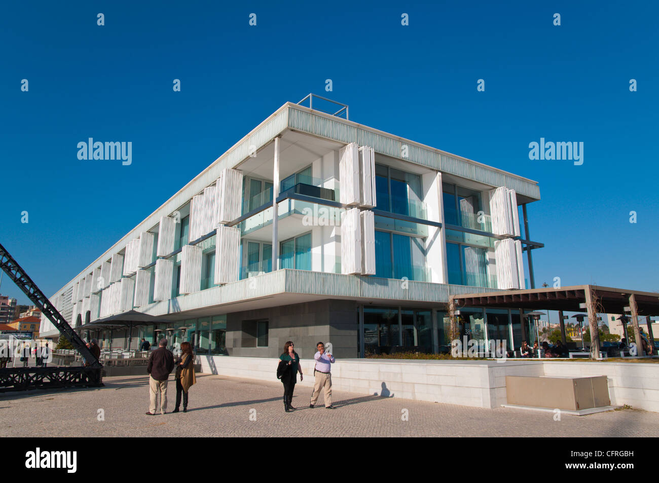 Edificio che ospita Mensagem cafe a Doca de nato Sucesso porto quartiere Belem Lisbona Portogallo Europa Foto Stock