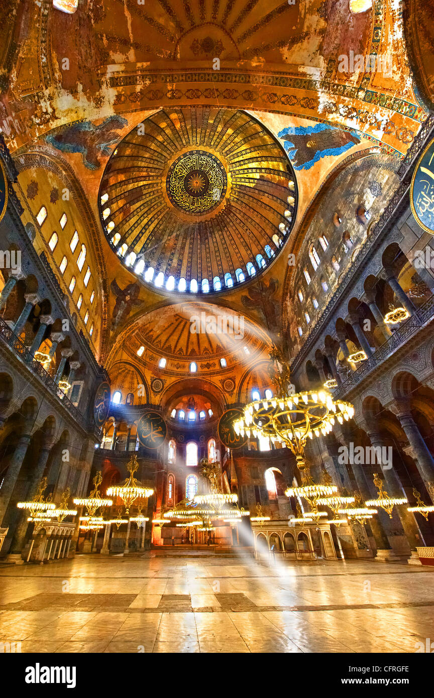 La decorazione islamica su cupole dell'interno di Hagia Sophia ( Ayasofya ) , Istanbul, Turchia Foto Stock