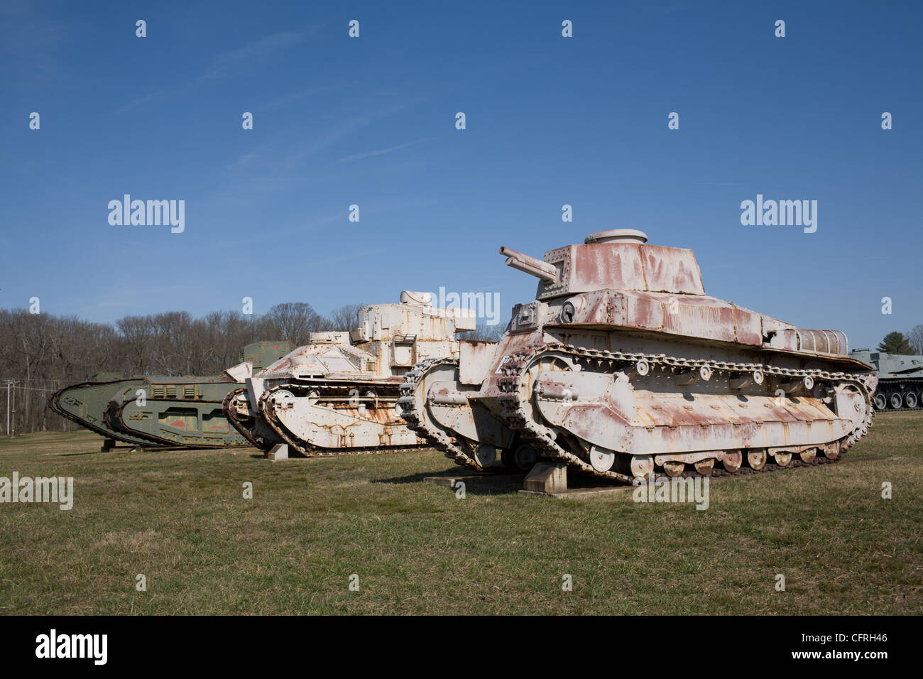 Campo di arrugginimento serbatoi rimanere presso la ex US Army Ordnance Museum di Aberdeen Proving Grounds, Aberdeen, Maryland Foto Stock