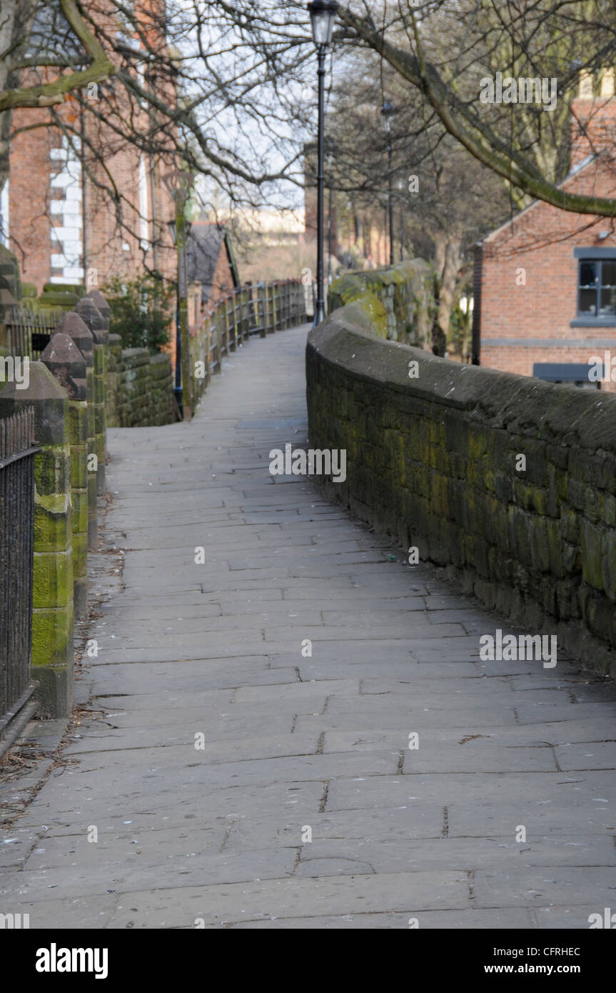 Delle mura romane di Chester quale cerchio la città. Foto Stock