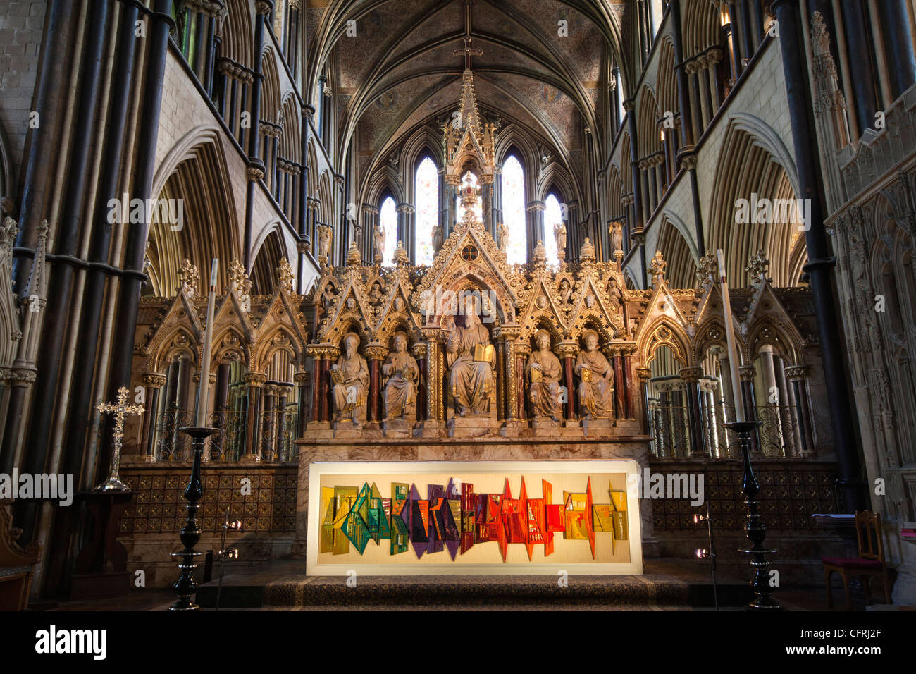 Regno Unito, Inghilterra, Worcestershire, cattedrale di Worcester altare &1969 altare tela raffigurante cattedrale riflessa nel fiume Foto Stock