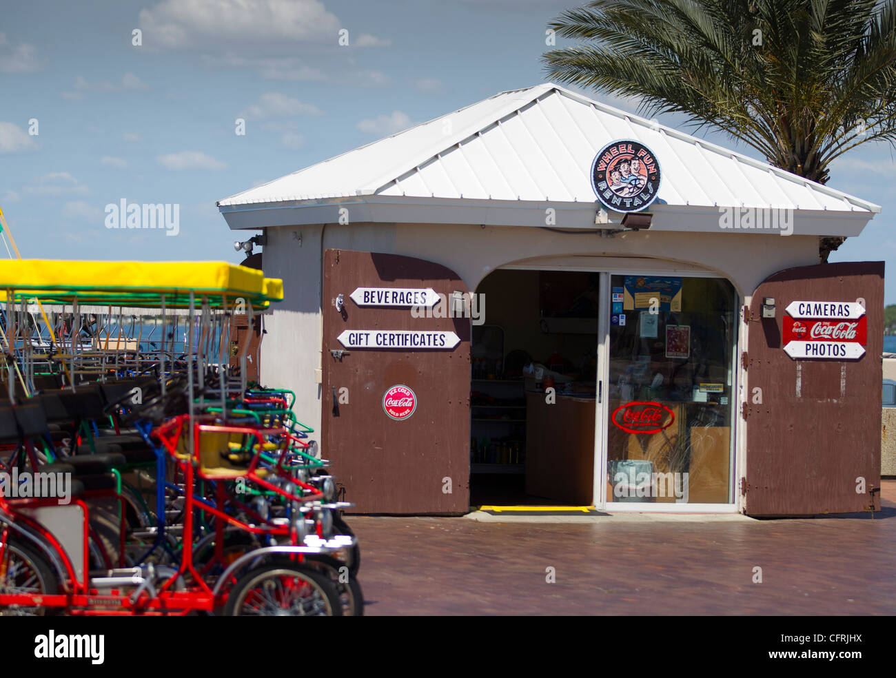 Cicli a una località turistica di San Pietroburgo, Florida Foto Stock
