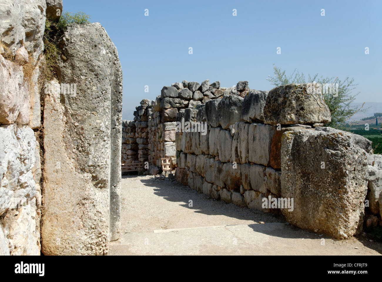 Tirinto. Peloponneso. La Grecia. Vista del gateway esterno del XIII secolo a.c. fortezza micenea di tirinto. Simile in dimensioni di Foto Stock