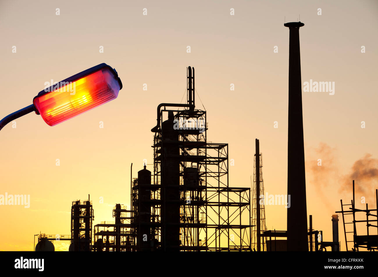 Negli impianti petrolchimici in Billingham su Teeside, UK, al tramonto. Foto Stock