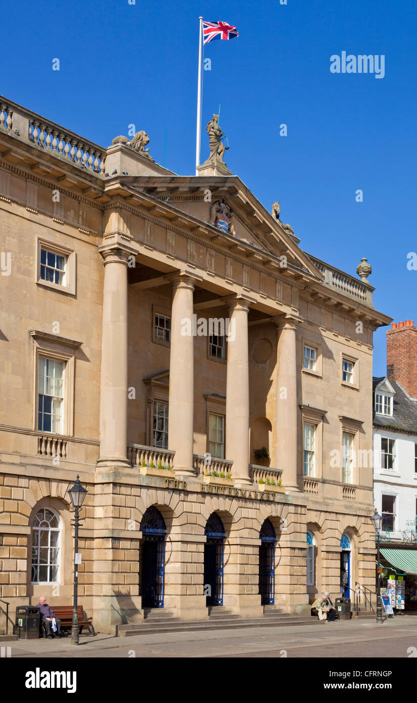 Il Buttermarket nella piazza del mercato di Newark-on-Trent NOTTINGHAMSHIRE REGNO UNITO GB EU Europe Foto Stock