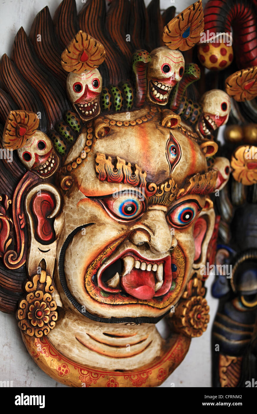 Maschera Shamanistic al mercato di Kathmandu in Nepal Foto stock - Alamy