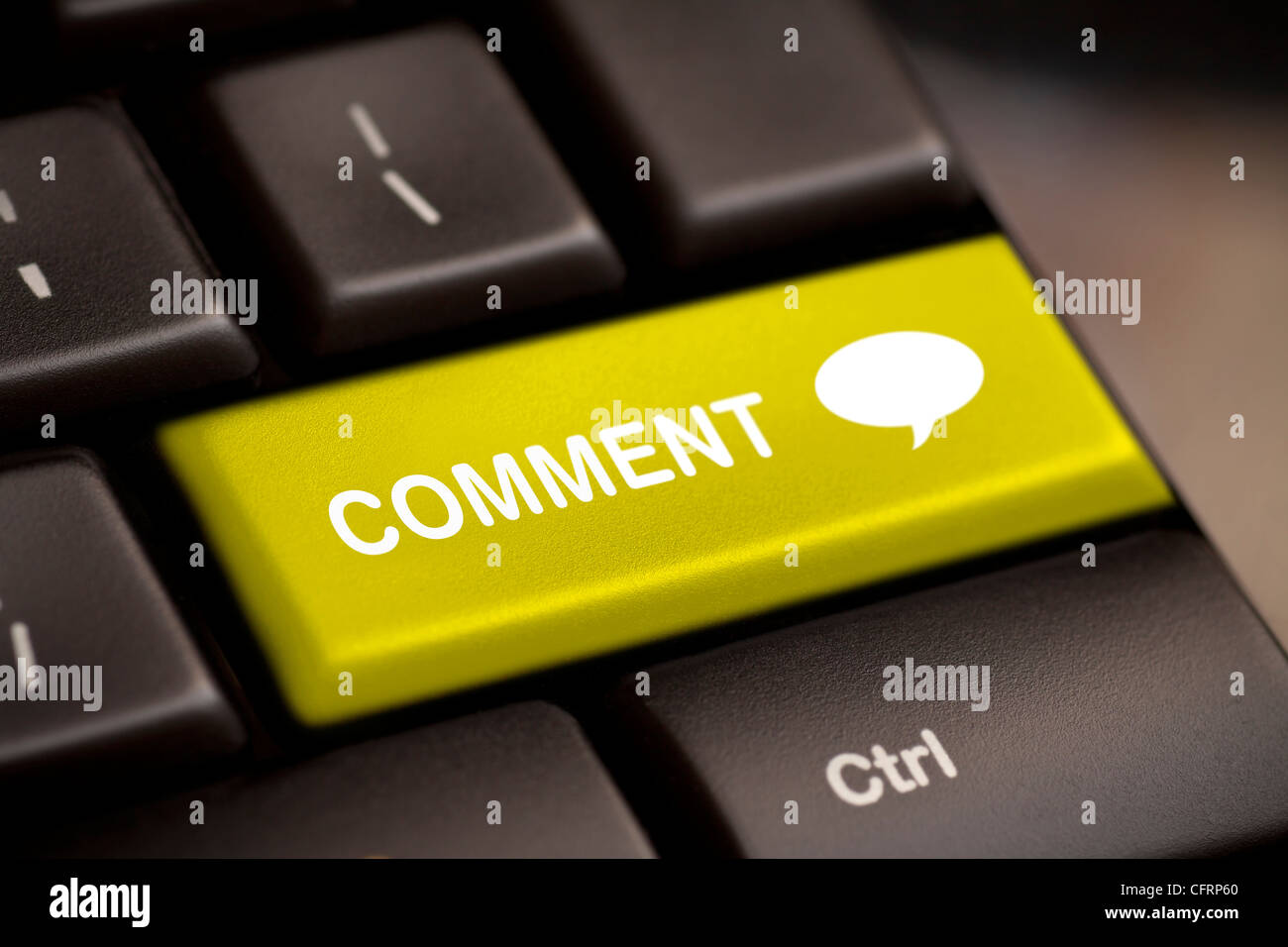 Giallo Commento inserisci la chiave e discorso bolla icona. Foto Stock