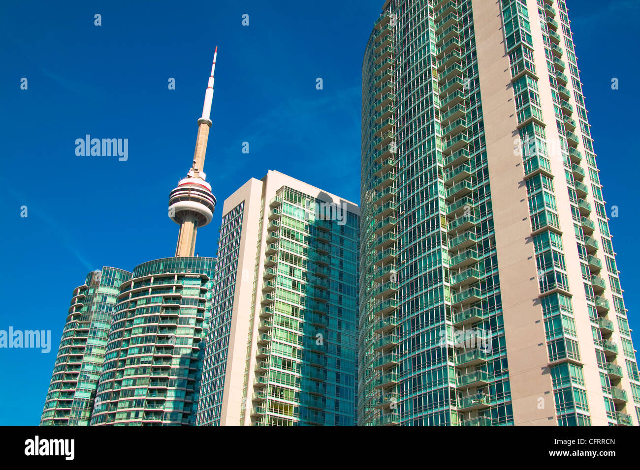 Condomini e CN Tower, Toronto, Ontario Foto Stock