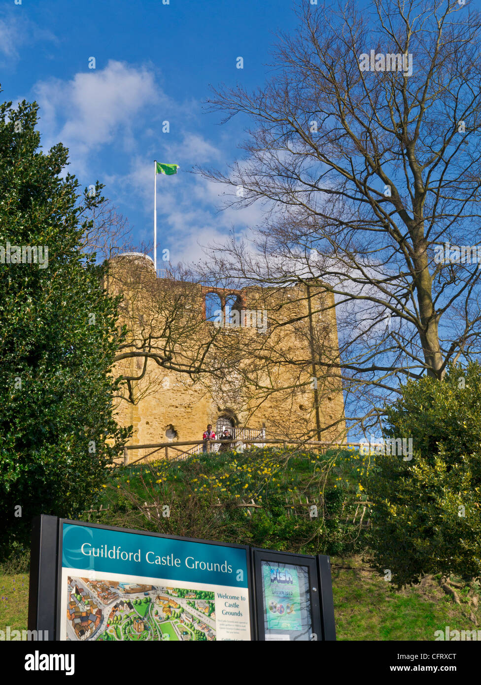 Castello di Guildford con colore molla Guildford Surrey UK Foto Stock