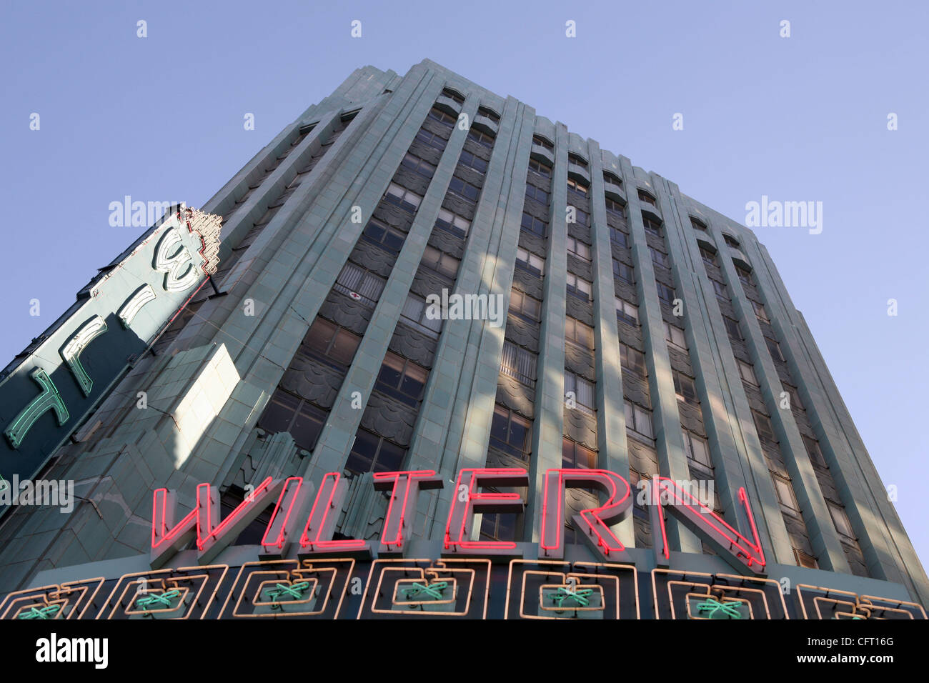 Dic 03, 2006; Los Angeles, CA, Stati Uniti d'America; il Wiltern è una sorta di meccanismo, ampiamente riconosciuto come un mondo di classe live entertainment venue, un grande Los Angeles e punto di riferimento di un primo esempio di leggendario architettura Art Deco. Il Wiltern era stato concepito originariamente nel 1929 da Enrico de Roulet una riuscita Foto Stock