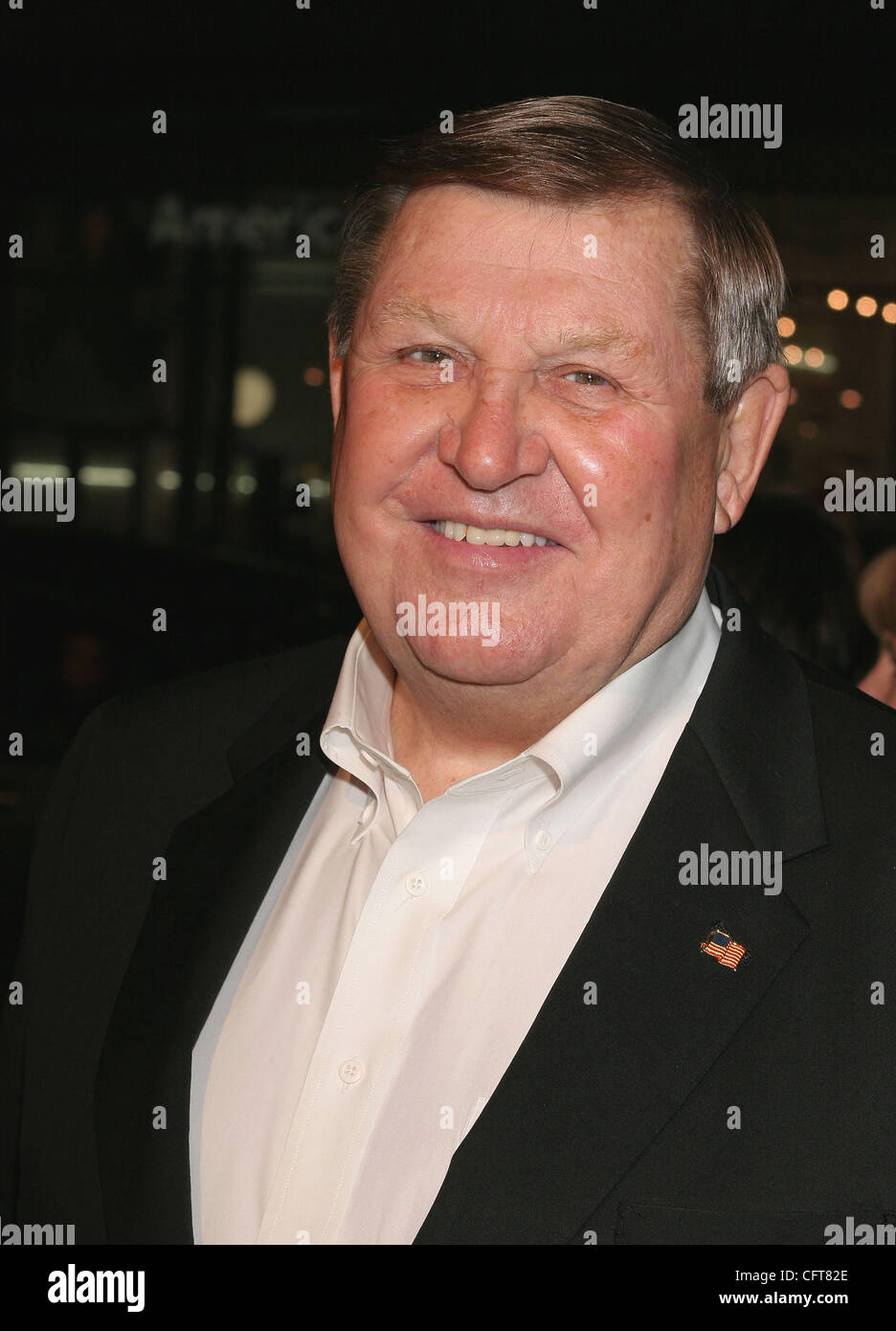 Dic 14, 2006; Los Angeles, California, Stati Uniti d'America; JACK LENGYEL presso la "Siamo Marshall' Los Angeles Premiere detenute a Grauman's Chinese Theater di Hollywood. Credito: Foto di Paul Fenton/ZUMA premere. (©) Copyright 2006 by Paolo Fenton Foto Stock