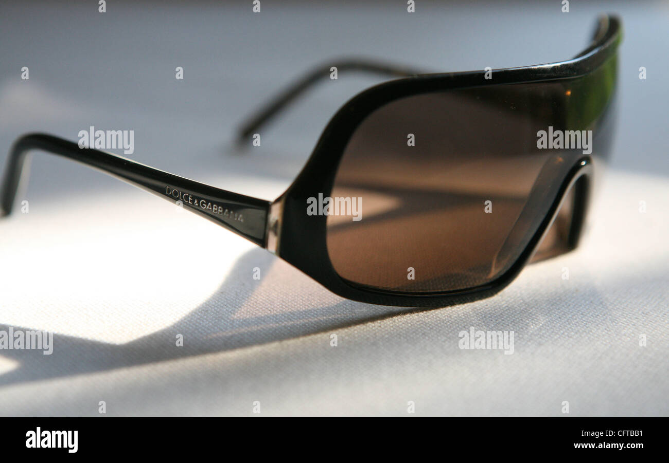 Dolce gabbana sunglasses immagini e fotografie stock ad alta risoluzione -  Alamy