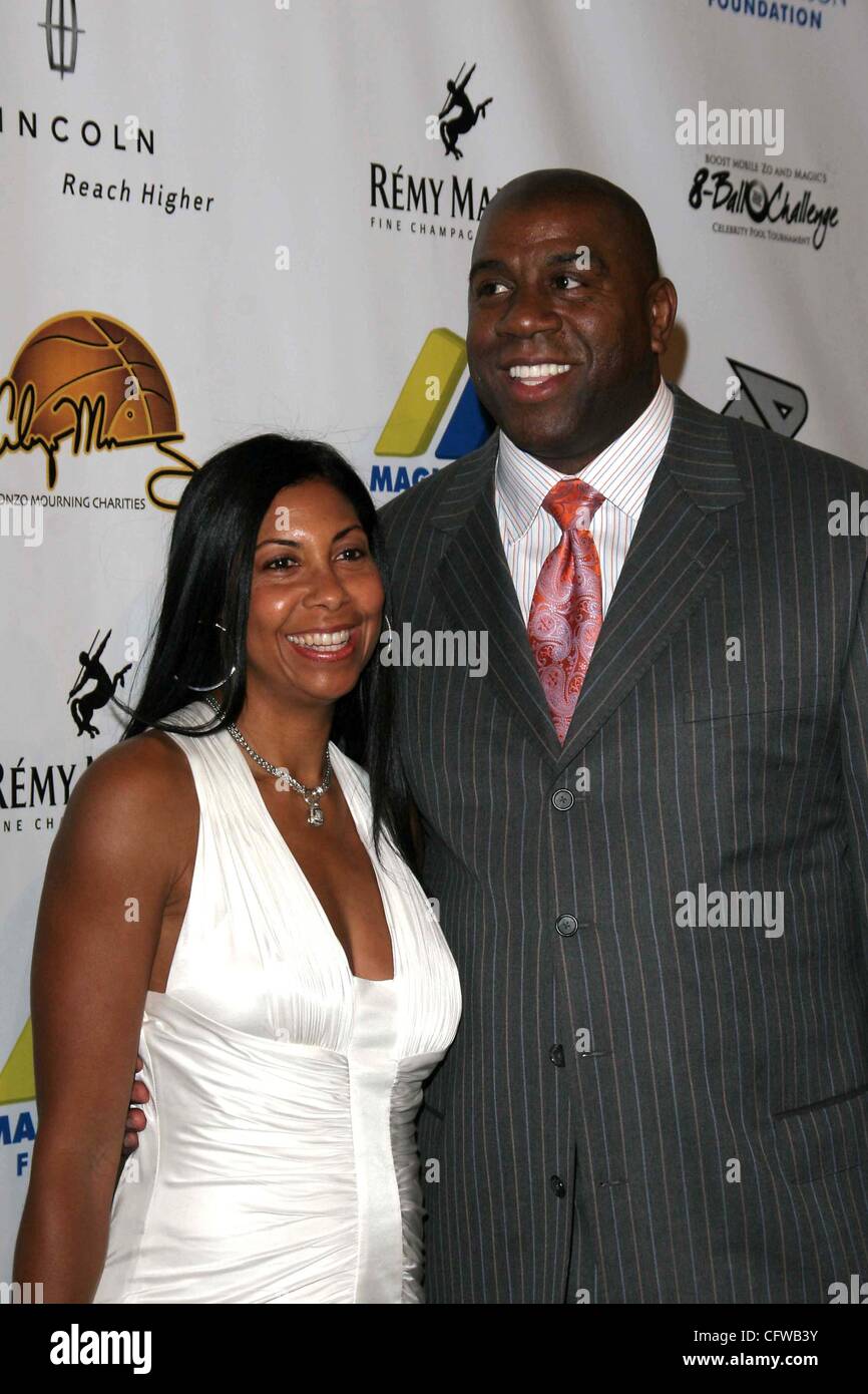 Febbraio 16, 2007 - Hollywood, California, Stati Uniti - K51838EG.BOOST MOVILE Z0 e Magic Johnson celebrità pool 8-BALL SFIDA WYNN Hotel and Casino Las Vegas NV 15-02-2007. - 2007.EARVIN MAGIC JOHNSON MOGLIE COOKIE(Immagine di credito: Â© Ed Geller/Globe foto/ZUMAPRESS.com) Foto Stock