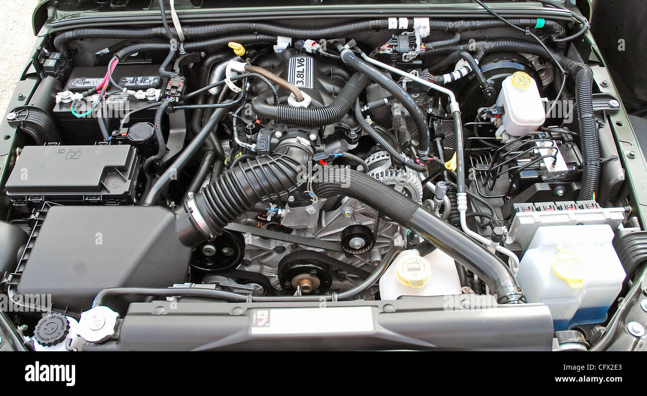 Motore V6 2007 Jeep Wrangler Rubicon Foto stock - Alamy