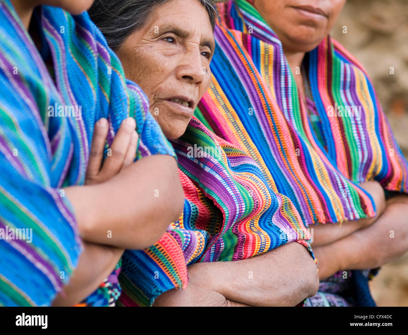 Guatemala famiglia indigena in abbigliamento tradizionale in Antiqua, Guatemala Foto Stock