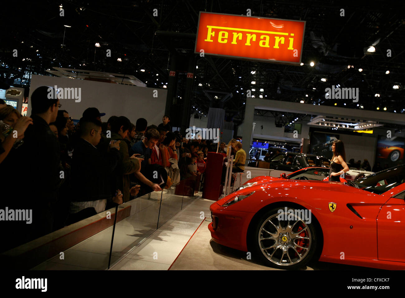 Il 2007 NYIAS è tornato per il Jacob Javits Convention Center a partire dal 6 Aprile - 15th, 2007 e ci sono alcune delle novità più automobili e camion mai visto il tutto sotto un unico tetto. Il che significa più anteprime non ufficiali, più nuovo di zecca '07 e '08 i modelli di produzione e di più veicoli concept che mai. Foto Stock