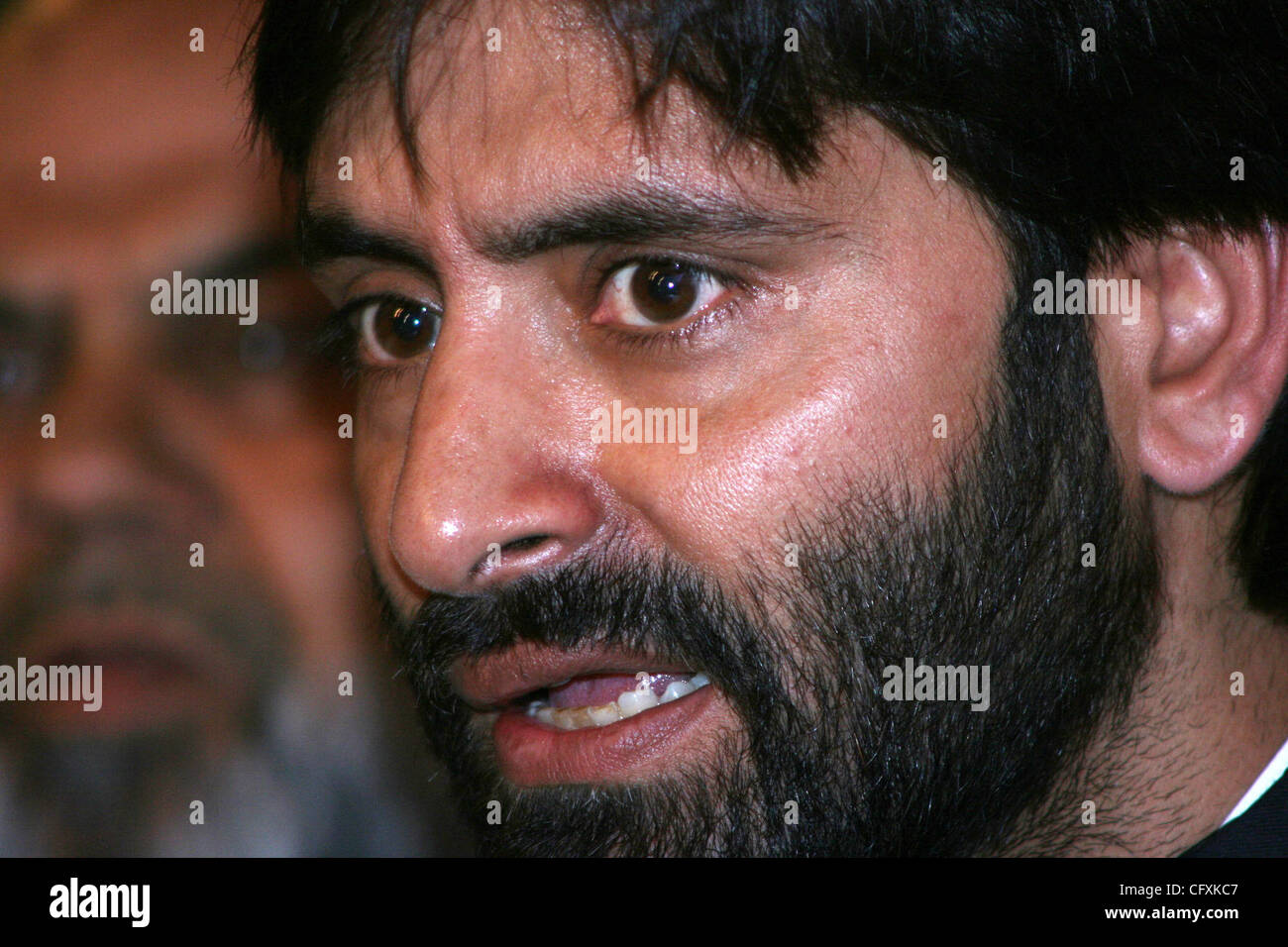 Mohammad Yasin Malik, presidente del Jammu Kashmir Liberation Front (JKLF), parla nel corso di una conferenza stampa a Srinagar il 18 aprile 2007. JKLF, che ha dichiarato il cessate il fuoco nel 1994 contro le forze di sicurezza indiane, dice che conduce una lotta politica per il Kashmir la completa indipendenza sia dall India e Pak Foto Stock