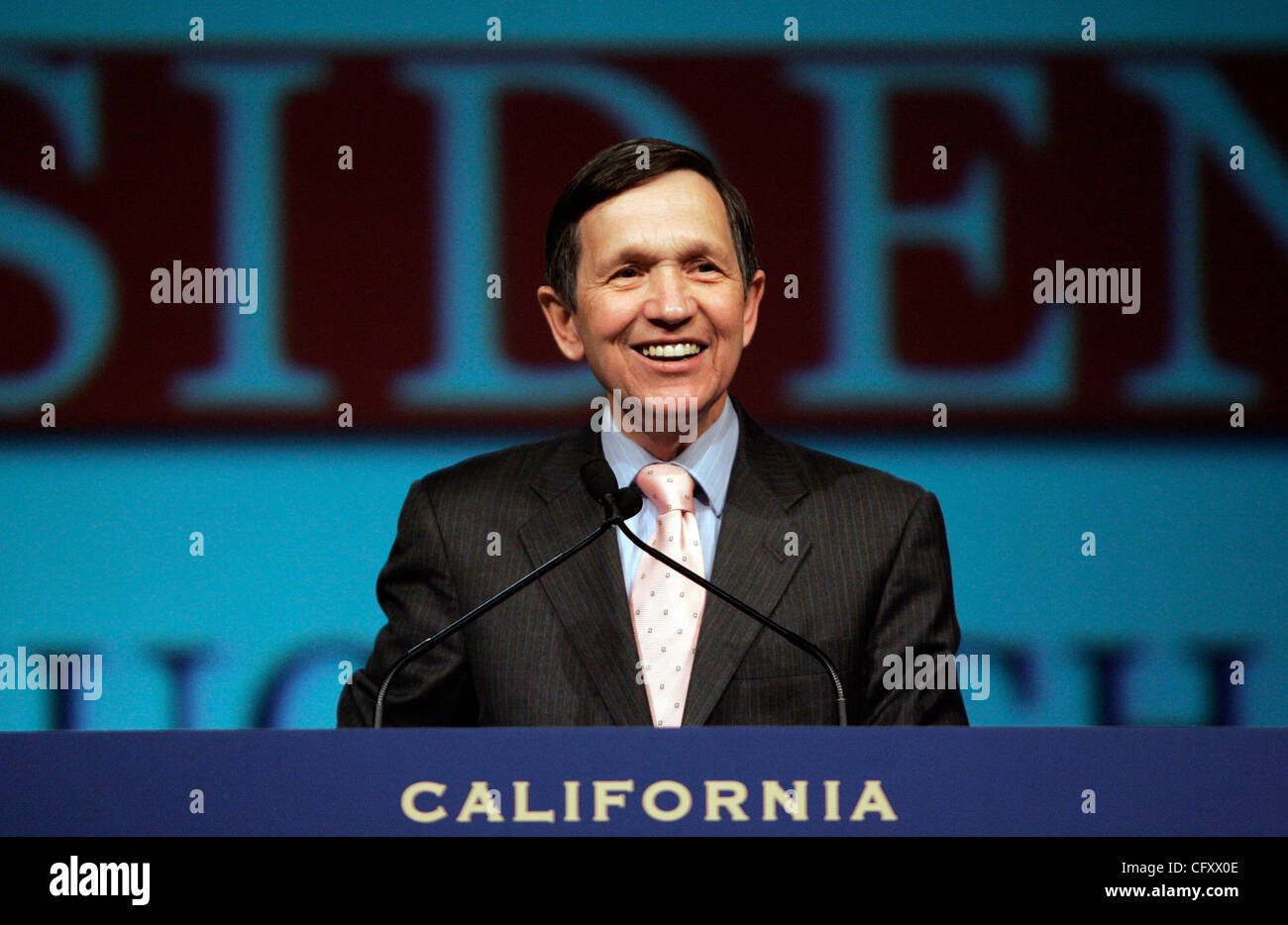 Aprile 28, 2006, San Diego, California, Stati Uniti d'America  membro del Congresso Dennis Kucinich parla al California democratici di convenzione presso il Centro Congressi di San Diego il Sabato, 25 aprile 2007.  Credito: Foto di K.C. Alfred/San Diego Union-Tribune/Zuma premere. copyright 2006 San Diego Union-Tribune Foto Stock