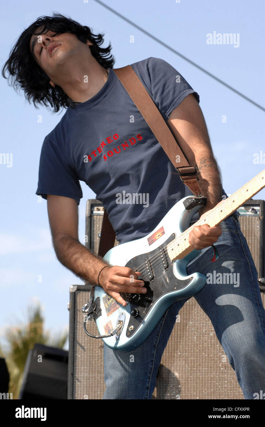 Apr 29, 2007 Indio, CA, Stati Uniti d'America, il chitarrista MARK SMITH della band esplosioni nel cielo si esibisce dal vivo come parte del 2007 Coachella Valley Arts e Music Festival che ha avuto luogo presso l'impero Polo campo situato in Indio. Copyright 2007 Jason Moore. Credito: Jason Moore Foto Stock