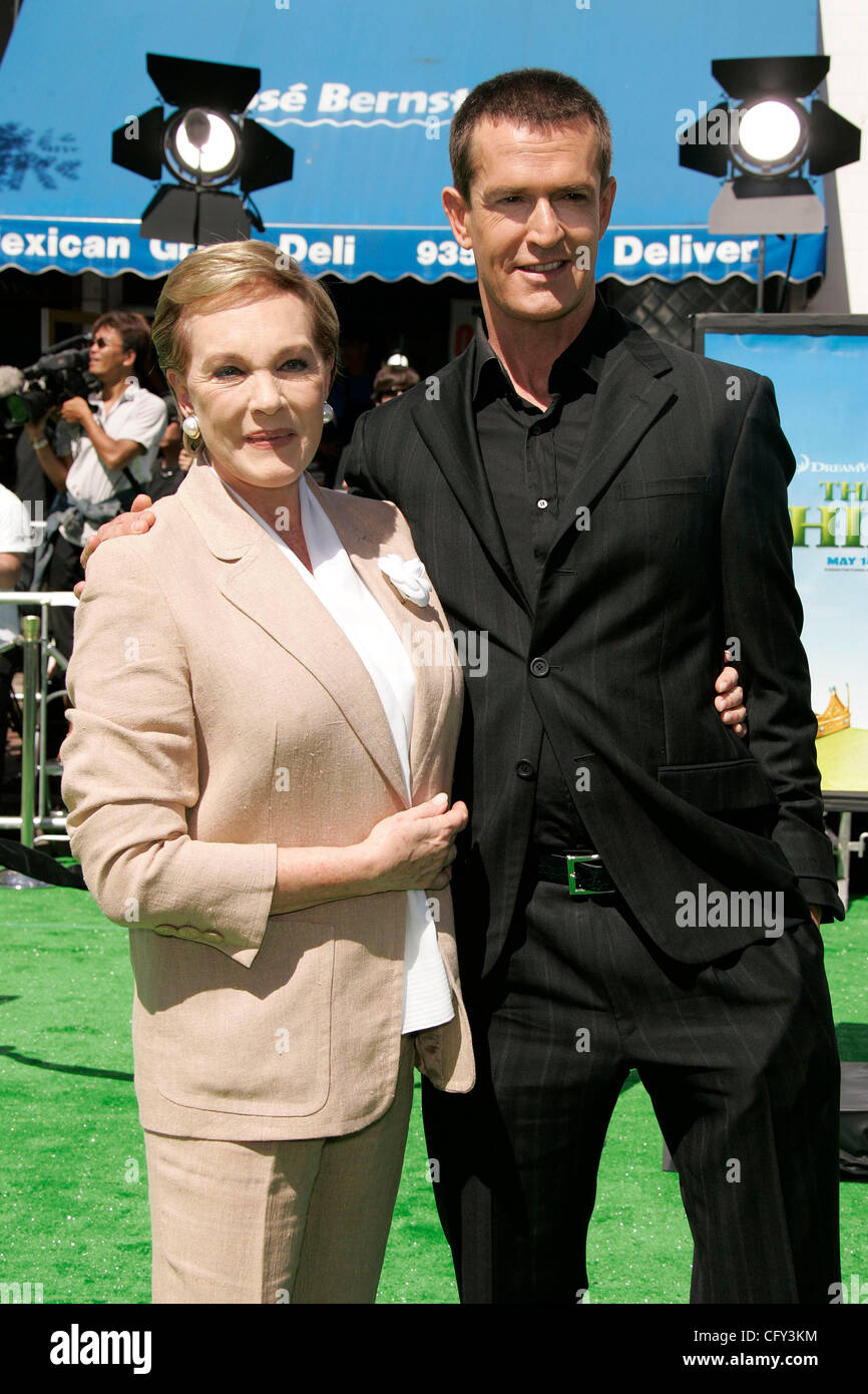 6 maggio 2007 - Westwood, California, Stati Uniti d'America - attrice Julie Andrews e attore Rupert Everett presso la "hrek il terzo' Hollywood Premiere detenute al Mann Village Theatre. (Credito Immagine: © Lisa O'Connor/ZUMA Press) Foto Stock