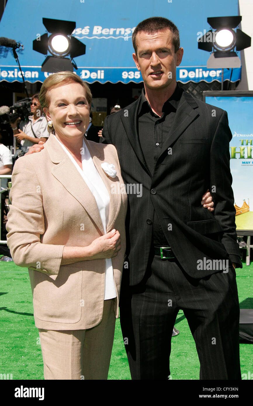 6 maggio 2007 - Westwood, California, Stati Uniti d'America - attrice Julie Andrews e attore Rupert Everett presso la "hrek il terzo' Hollywood Premiere detenute al Mann Village Theatre. (Credito Immagine: © Lisa O'Connor/ZUMA Press) Foto Stock