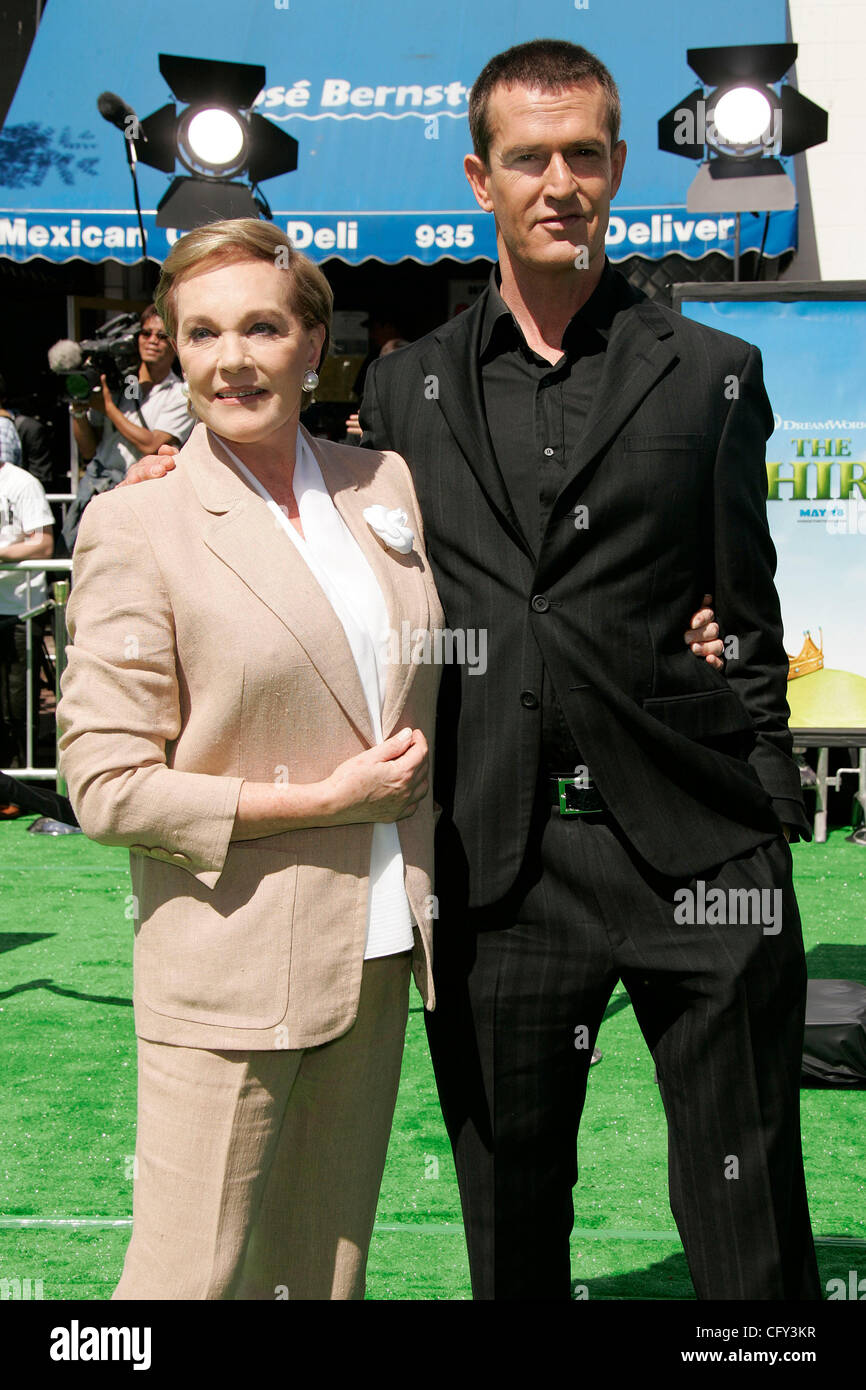 6 maggio 2007 - Westwood, California, Stati Uniti d'America - attrice Julie Andrews e attore Rupert Everett presso la "hrek il terzo' Hollywood Premiere detenute al Mann Village Theatre. (Credito Immagine: © Lisa O'Connor/ZUMA Press) Foto Stock