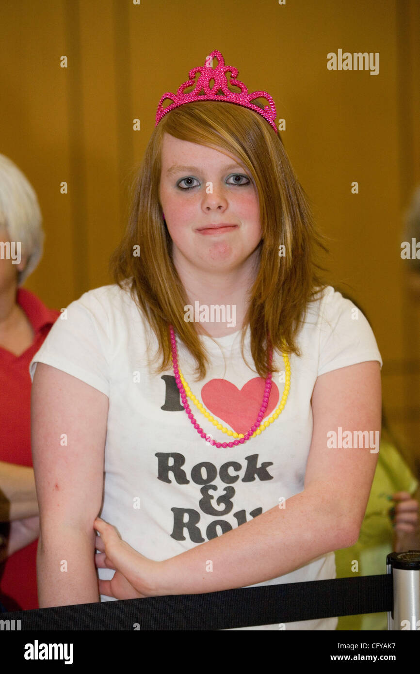 American Idol concorrente Sanjaya Malakar ritorna alla casa del Federal Way,WA. Egli è accolto con un benvenuto heros. Da stazioni radio locali, al Sindaco della città Michael Park. Giovani e vecchi girare fuori per cercare di intravedere il 'star'. Quando viene chiesto di specificare chi ha avuto l'idea di inserire l'idolo americano. Sanja Foto Stock