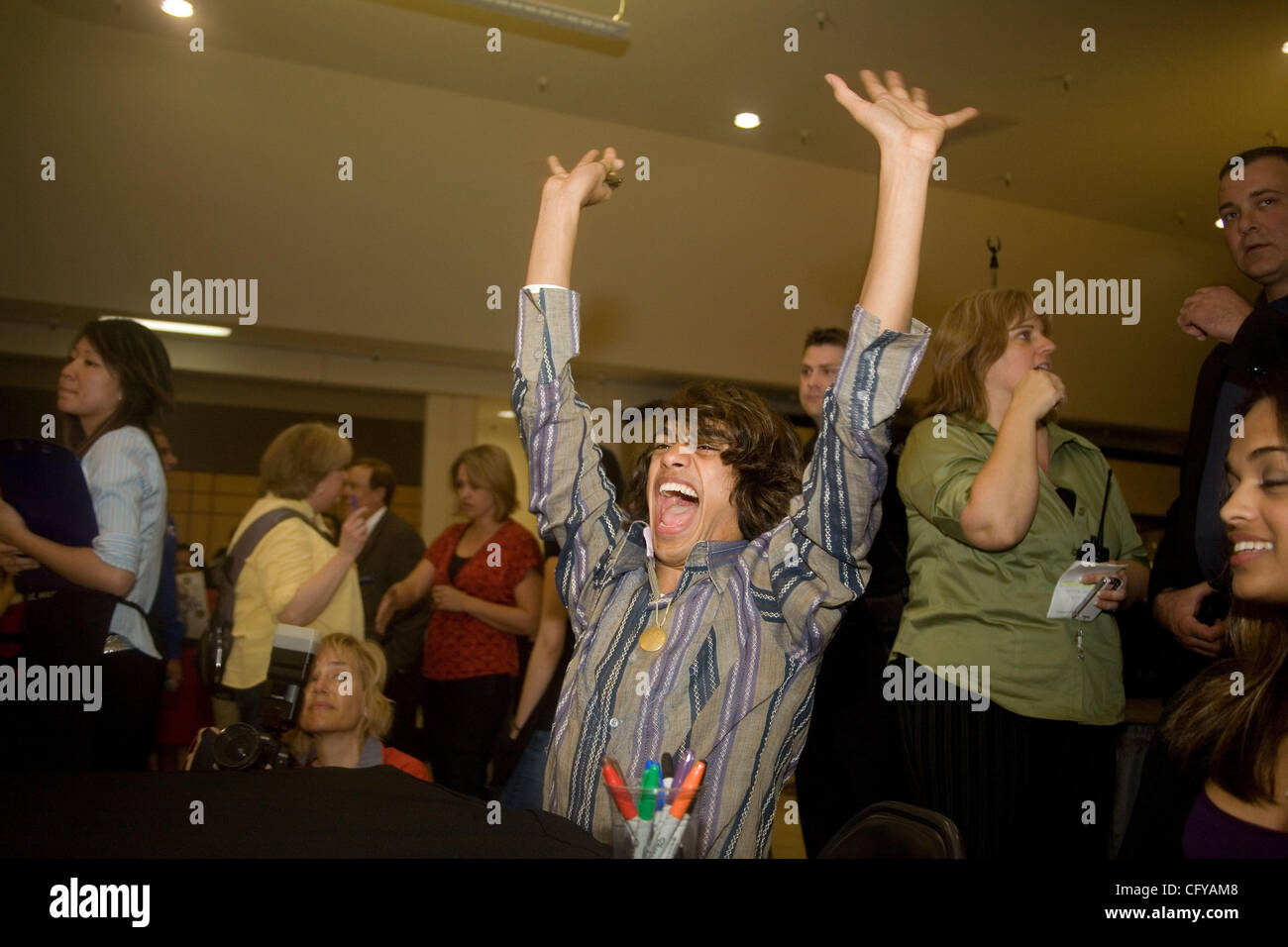 American Idol concorrente Sanjaya Malakar ritorna alla casa del Federal Way,WA. Egli è accolto con un benvenuto heros. Da stazioni radio locali, al Sindaco della città Michael Park. Giovani e vecchi girare fuori per cercare di intravedere il 'star'. Quando viene chiesto di specificare chi ha avuto l'idea di inserire l'idolo americano. Sanja Foto Stock