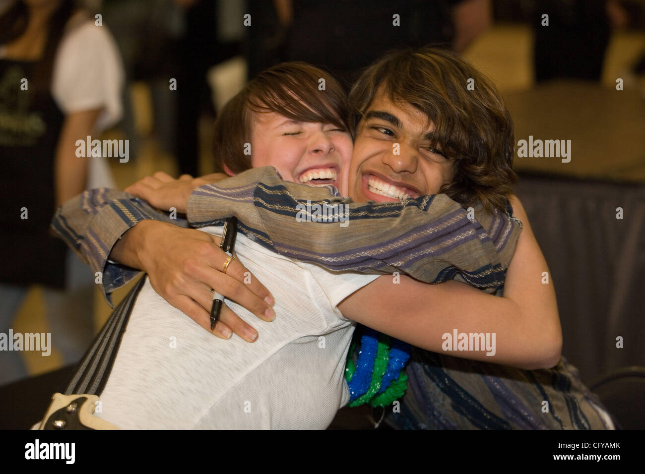 American Idol concorrente Sanjaya Malakar ritorna alla casa del Federal Way,WA. Egli è accolto con un benvenuto heros, presso il cortile al Commons un centro commerciale locale. Da stazioni radio locali, al Sindaco della città Michael Park. Giovani e vecchi girare fuori per cercare di intravedere il 'star'. Quando viene chiesto wh Foto Stock