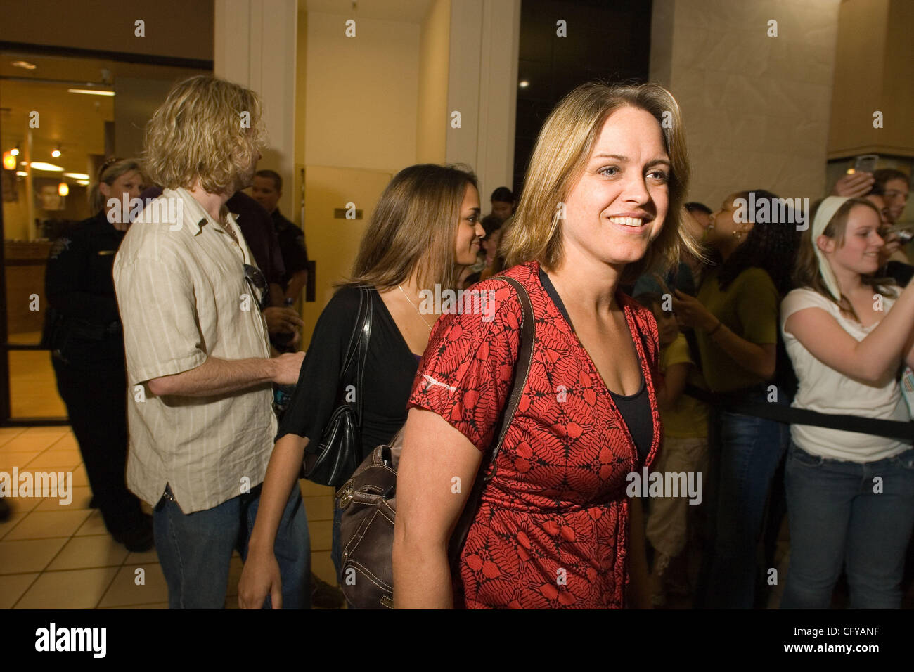 American Idol concorrente Sanjaya Malakar ritorna alla casa del Federal Way,WA. Egli è accolto con un benvenuto heros, presso il cortile al Commons un centro commerciale locale. Da stazioni radio locali, al Sindaco della città Michael Park. Giovani e vecchi girare fuori per cercare di intravedere il 'star'. Quando viene chiesto wh Foto Stock