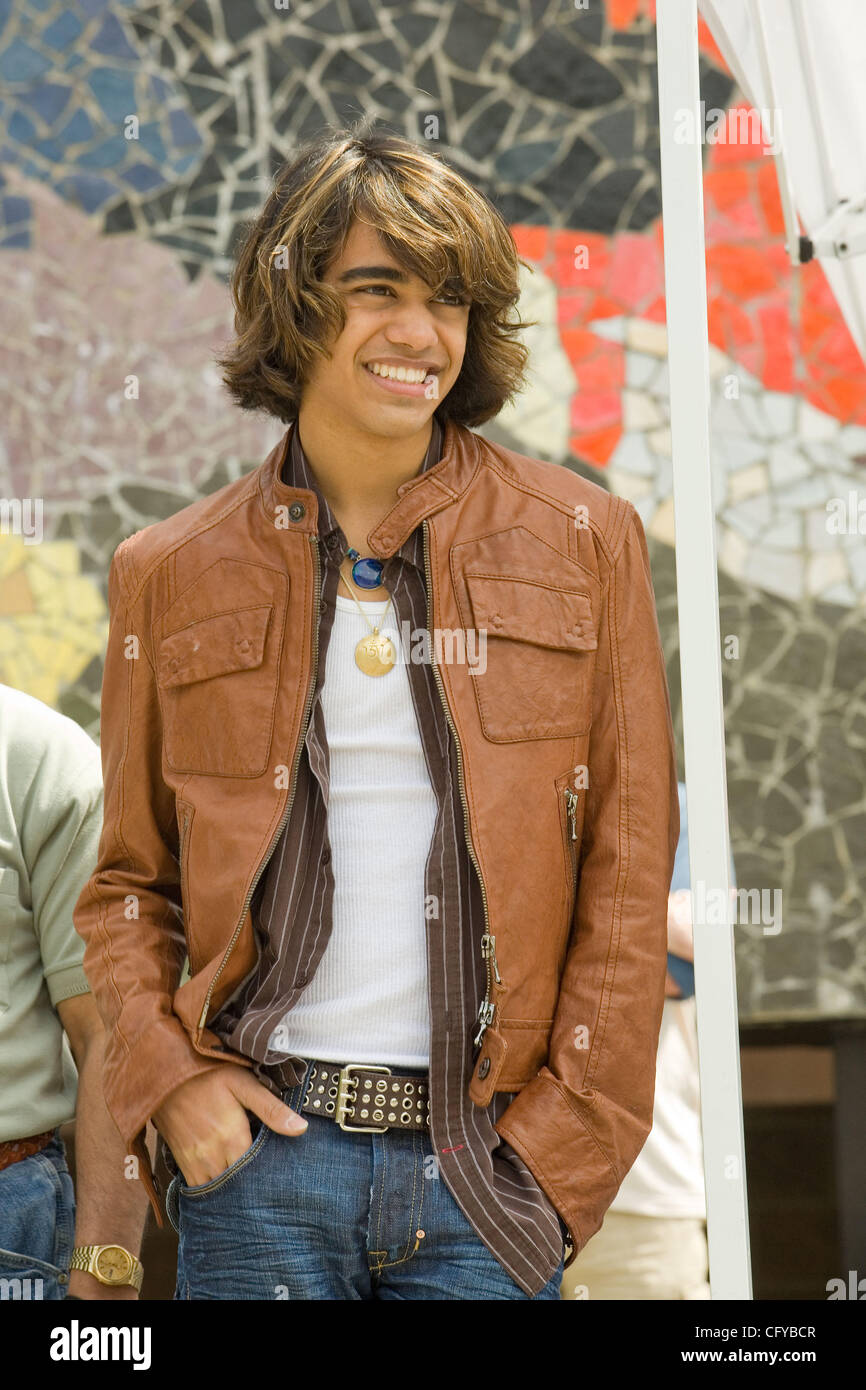 American Idol Sanjaya Malakar, fa la sua prima comparsa in Seattle dopo essere stato votato fuori. Sanjaya mostrato fino a Seattle Center, casa degli Space Needle a firmare autografi e scattare fotografie con ventole. Egli aveva un deludente giro, rispetto al suo aspetto nella sua città natale di Federal Way,W Foto Stock