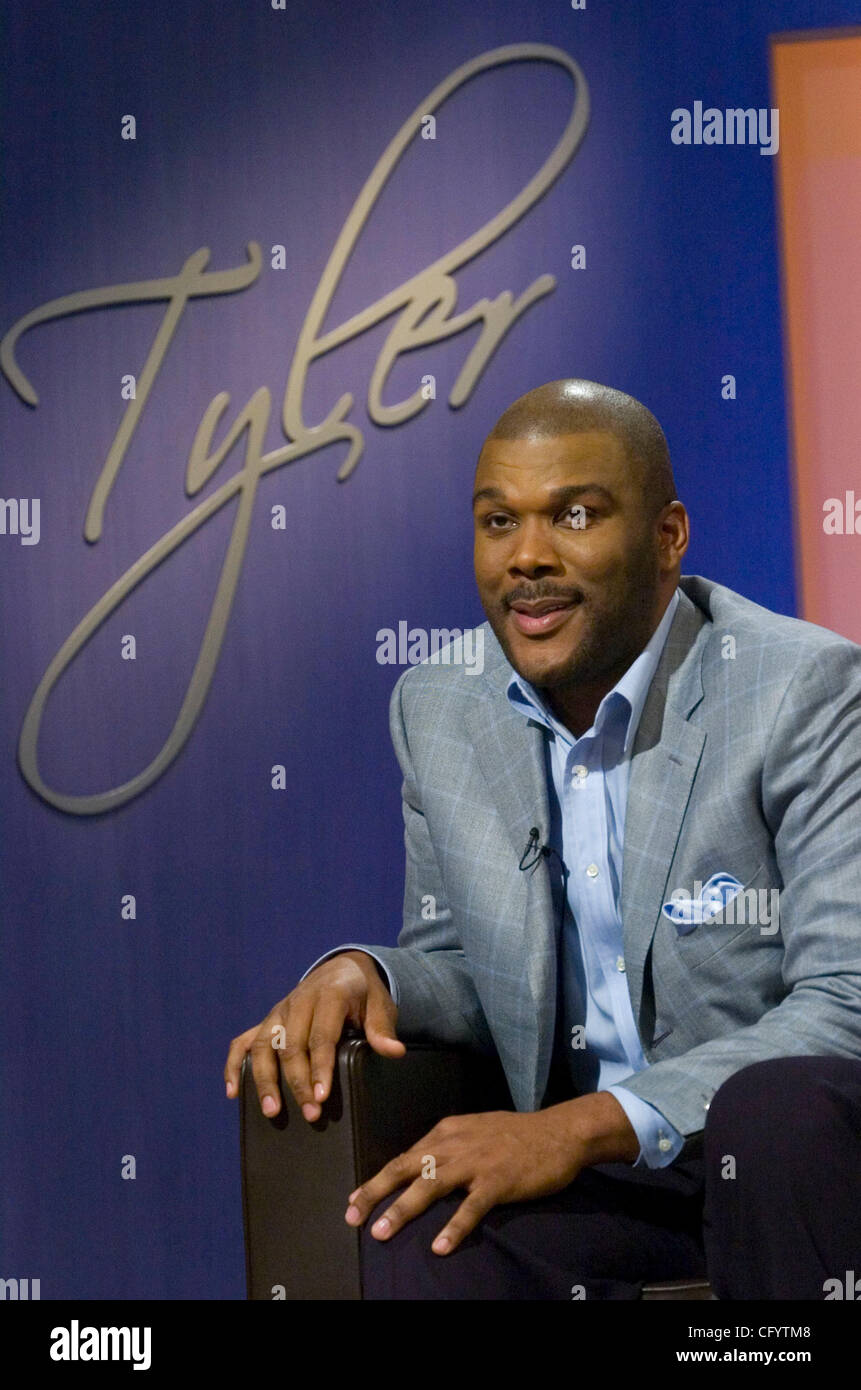 ATLANTA, GA - 31 Maggio: attore-regista Tyler Perry sul set del suo internet-solo Tyler Perry mostra in uno studio a Atlanta, Georgia, giovedì 31 maggio, 2007. Il Perry's show Casa di Payne è premiering il TBS su giugno 6th. (Foto di Erik S. Lesser/per il New York Times) Foto Stock