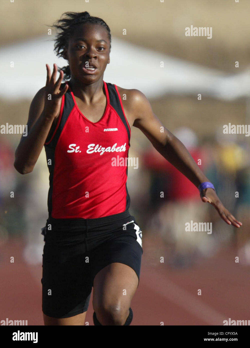 Ashton Purvis di Santa Elisabetta si misurano con le ragazze 100m dash finali durante il CIF traccia di stato e campionati di campo presso Hughes Stadium a Sacramento, California, sabato 2 giugno 2007. Ha vinto il secondo posto. (Ray Chavez/Oakland Tribune) Foto Stock