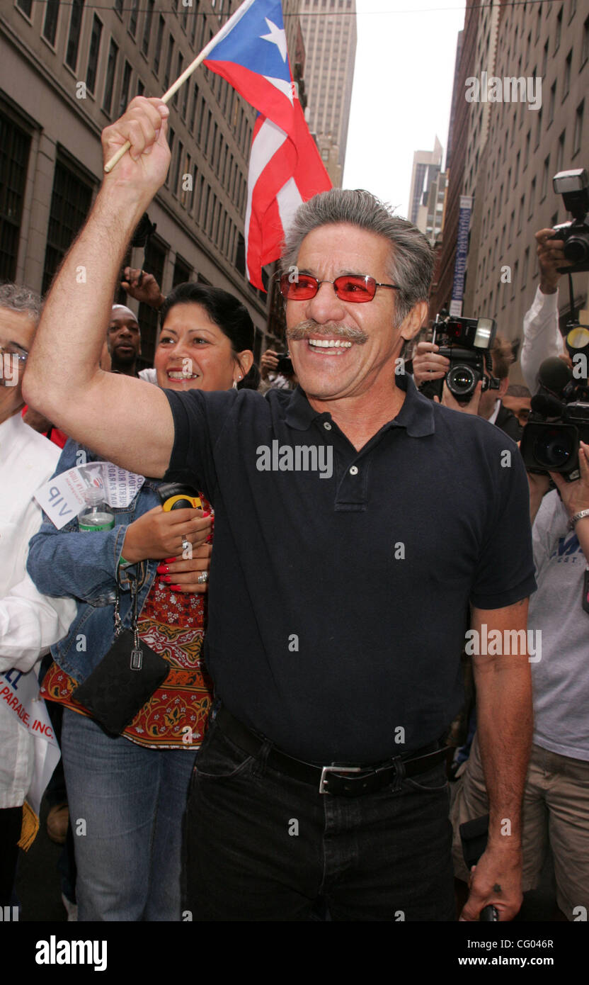 Jun 10, 2007 - New York, NY, STATI UNITI D'AMERICA - Geraldo Rivera del 2007 a Puerto Rican giorno parata tenutasi sulla Fifth Avenue. (Credito Immagine: © Nancy Kaszerman/ZUMA Press) Foto Stock