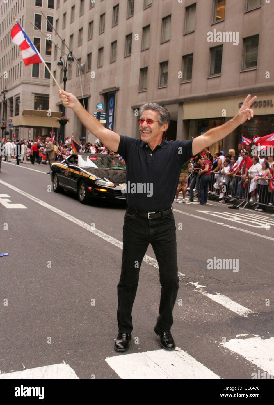 Jun 10, 2007 - New York, NY, STATI UNITI D'AMERICA - Geraldo Rivera del 2007 a Puerto Rican giorno parata tenutasi sulla Fifth Avenue. (Credito Immagine: © Nancy Kaszerman/ZUMA Press) Foto Stock