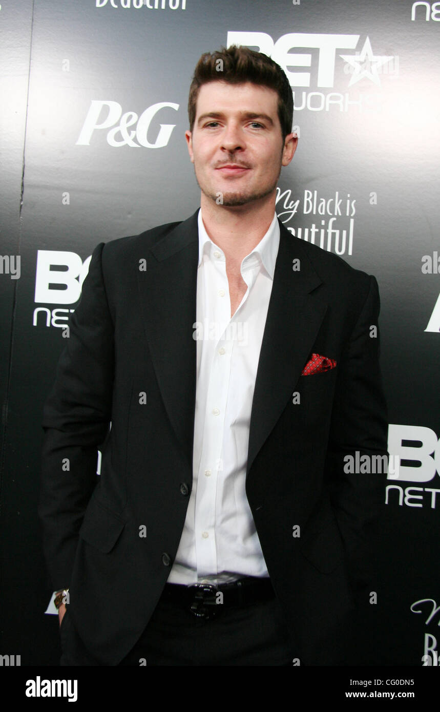 Giugno 25, 2007 - Hollywood, CA, Stati Uniti d'America - ROBIN THICKE per arrivare al primo annuale pre-BET Awards e Cena, tenutasi al boulevard3. (Credito Immagine: © Camilla Zenz/ZUMA Press) Foto Stock