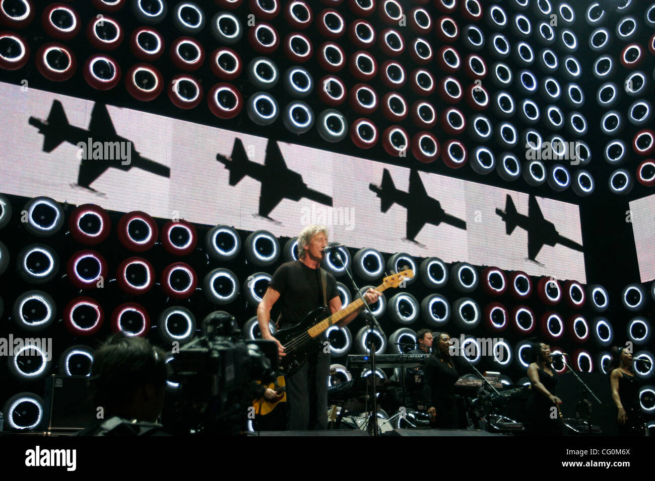 Roger Waters dei Pink Floyd in esecuzione al Giant's Stadium durante il Live Earth il 7 luglio 2007. Foto Stock