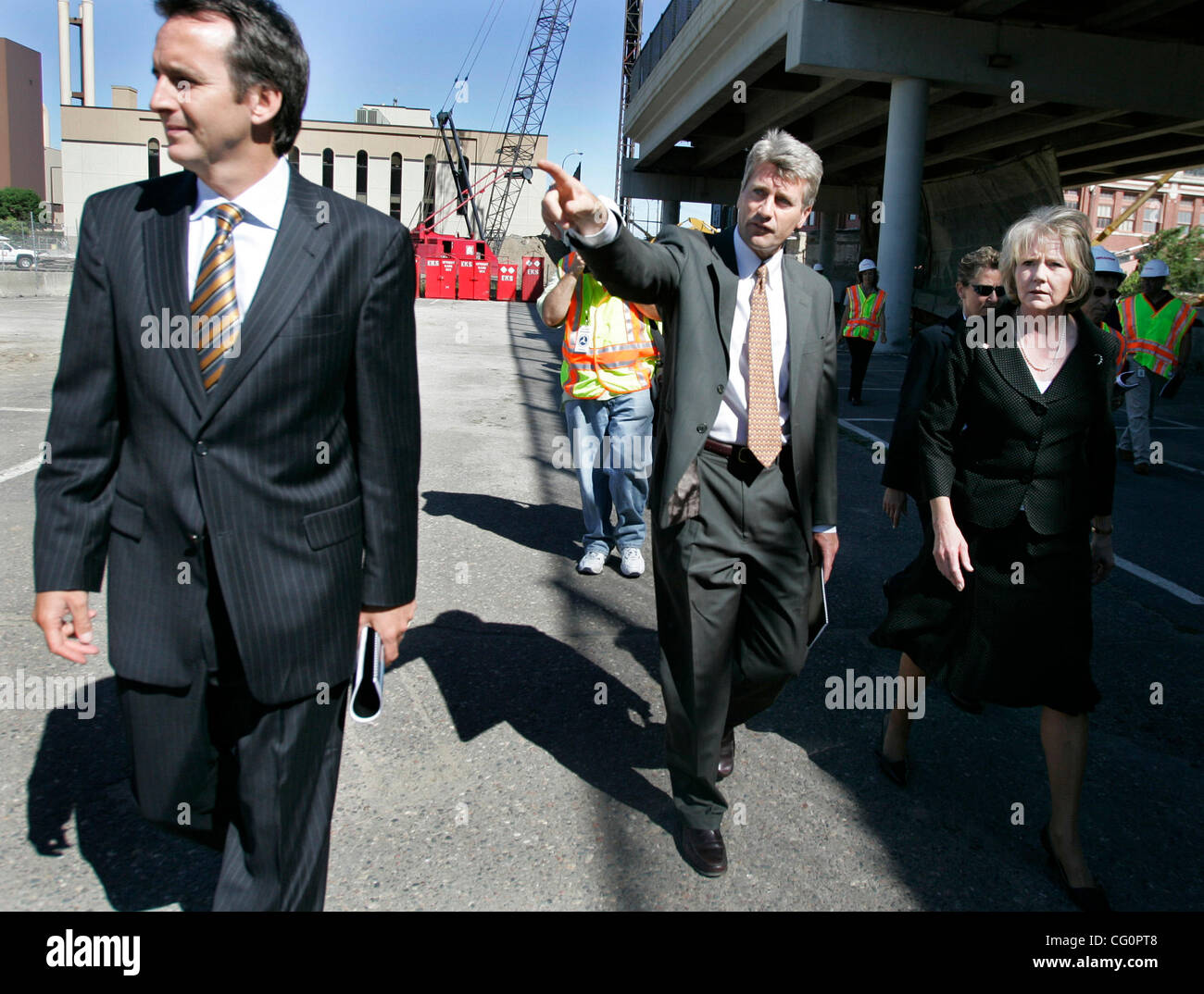 Luglio 10th, 2007 - Minneapolis, MN, Stati Uniti d'America - vicino a dove il downtown Northstar Commuter Rail station sarà situato, governatore Tim Pawlenty e Minneapolis mayor T.A. Rybak, E DEGLI STATI UNITI Segretario dei trasporti Maria E. Peters ha visitato la zona. Finanziamento federale sarà determinato mediante l'estate. (credito mi Foto Stock