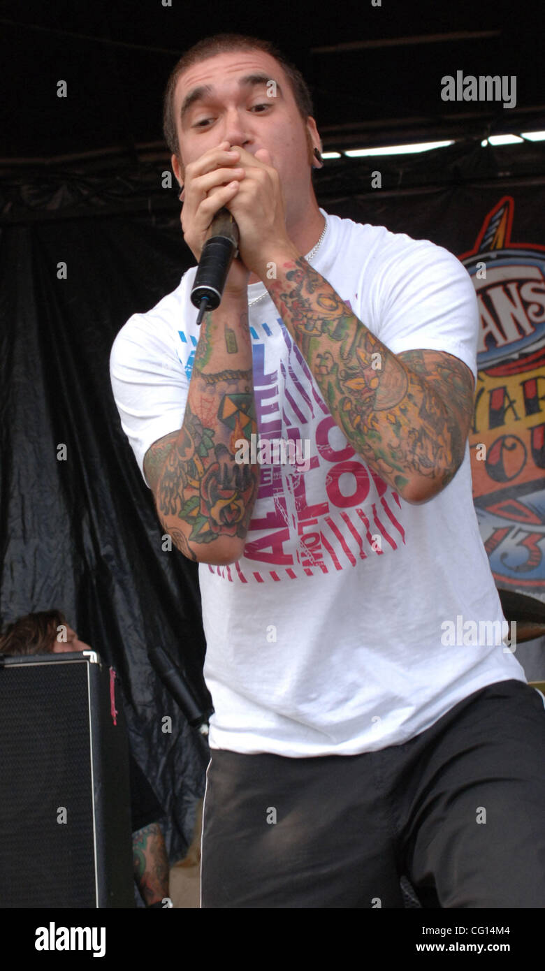 Jul 24, 2007 - Virginia Beach, VA, Stati Uniti d'America - Vans warped tour sul suo tredicesimo anno porta New Found Glory al Verizon Virginia Beach anfiteatro. (Credito Immagine: © Jeff Moore/ZUMA Press) Foto Stock