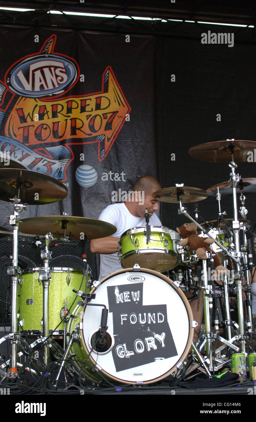 Jul 24, 2007 - Virginia Beach, VA, Stati Uniti d'America - Vans warped tour sul suo tredicesimo anno porta New Found Glory al Verizon Virginia Beach anfiteatro. (Credito Immagine: © Jeff Moore/ZUMA Press) Foto Stock