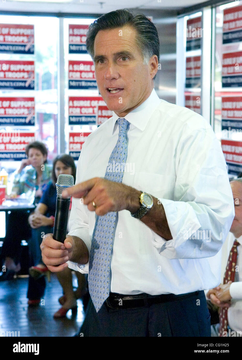 Candidato presidenziale repubblicano Mitt Romney, ex governatore del Massachusetts, parla durante una campagna Smetta al The Varsity ristorante ad Atlanta, Georgia, Mercoledì, 15 agosto 2007. Foto Stock