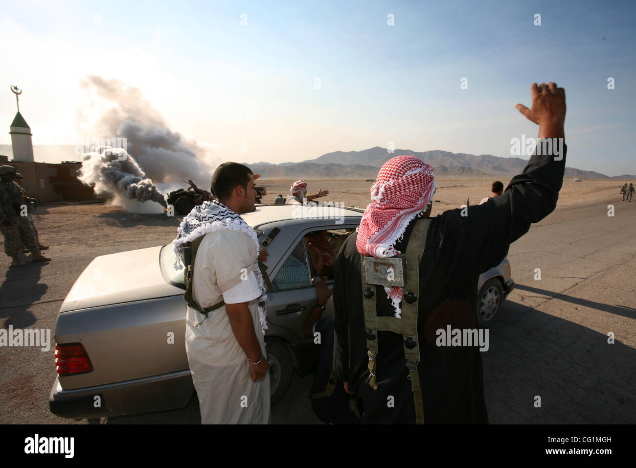 Agosto 22, 2007 - Fort Irwin, CA, Stati Uniti d'America - i soldati dal 1° Brigata Team di combattimento, 4a divisione di fanteria, (Fort Hood, Texas) prendere parte in complessi giochi di guerra durante il corso di formazione prima della loro implementazione in Iraq e Afghanistan presso l'U.S. Esercito nazionale del Centro di formazione a Fort Irwin nel deserto di Mojave. Soldati Foto Stock