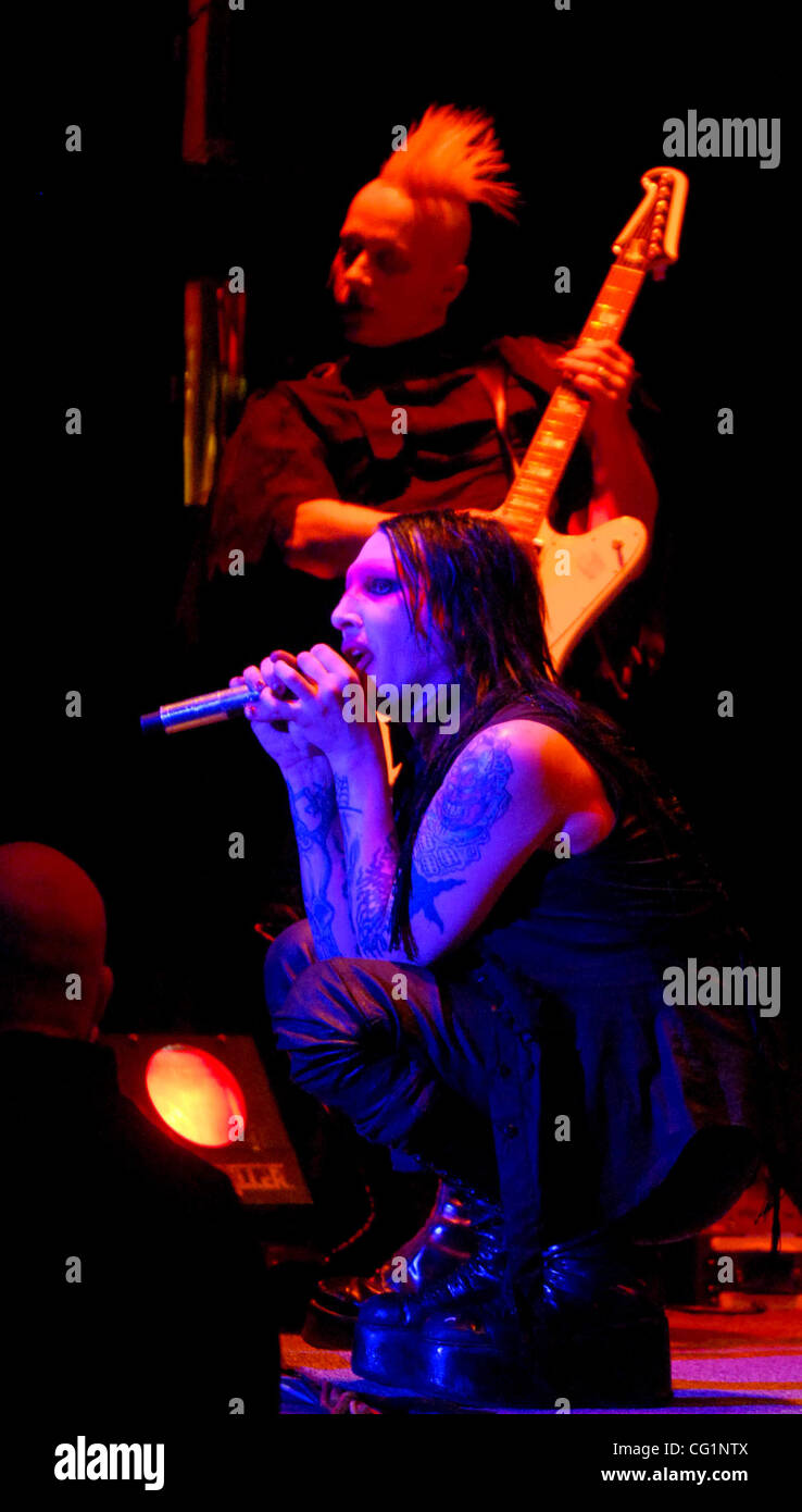 Marilyn Manson e chitarrista Tim Skold concerto Giovedì, 23 agosto 2007, al Sleep Train Pavilion in concordia, California (Bob Pepping/Contra Costa Times Foto Stock