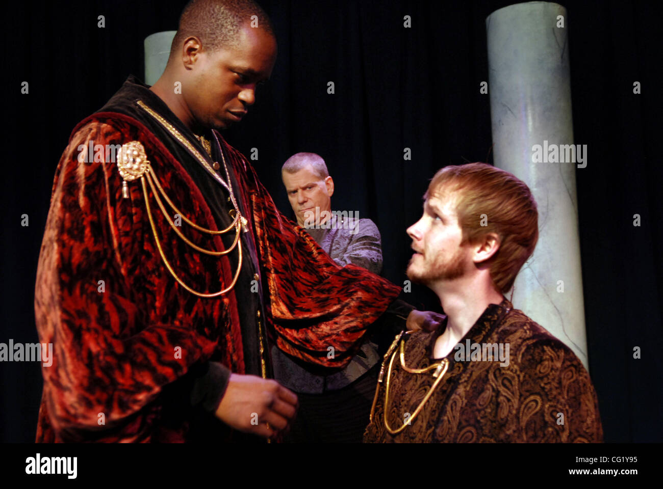 Marc Antonio Pritchett gioca Otello, Matt K. Miller gioca Iago e Brett Williams gioca Cassio in Otello di Shakespeare che sarà aperto il 17 marzo 2007 presso il Sacramento Theatre Company. Le foto scattate al Main Stage 9 marzo 2007. Autunno Cruz/ Sacramento Bee Foto Stock