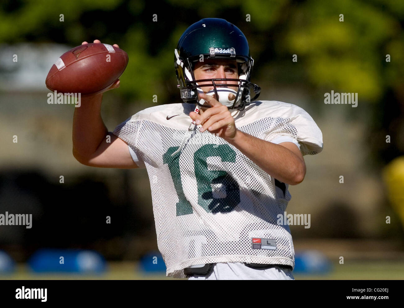 Freshman Sac membro quarterback Duncan opere Bianco fuori durante le libere del venerdì 17 agosto, 2007. Quattro sono sperando di essere partenti per i calabroni. Sacramento Bee/ Brian Baer Foto Stock