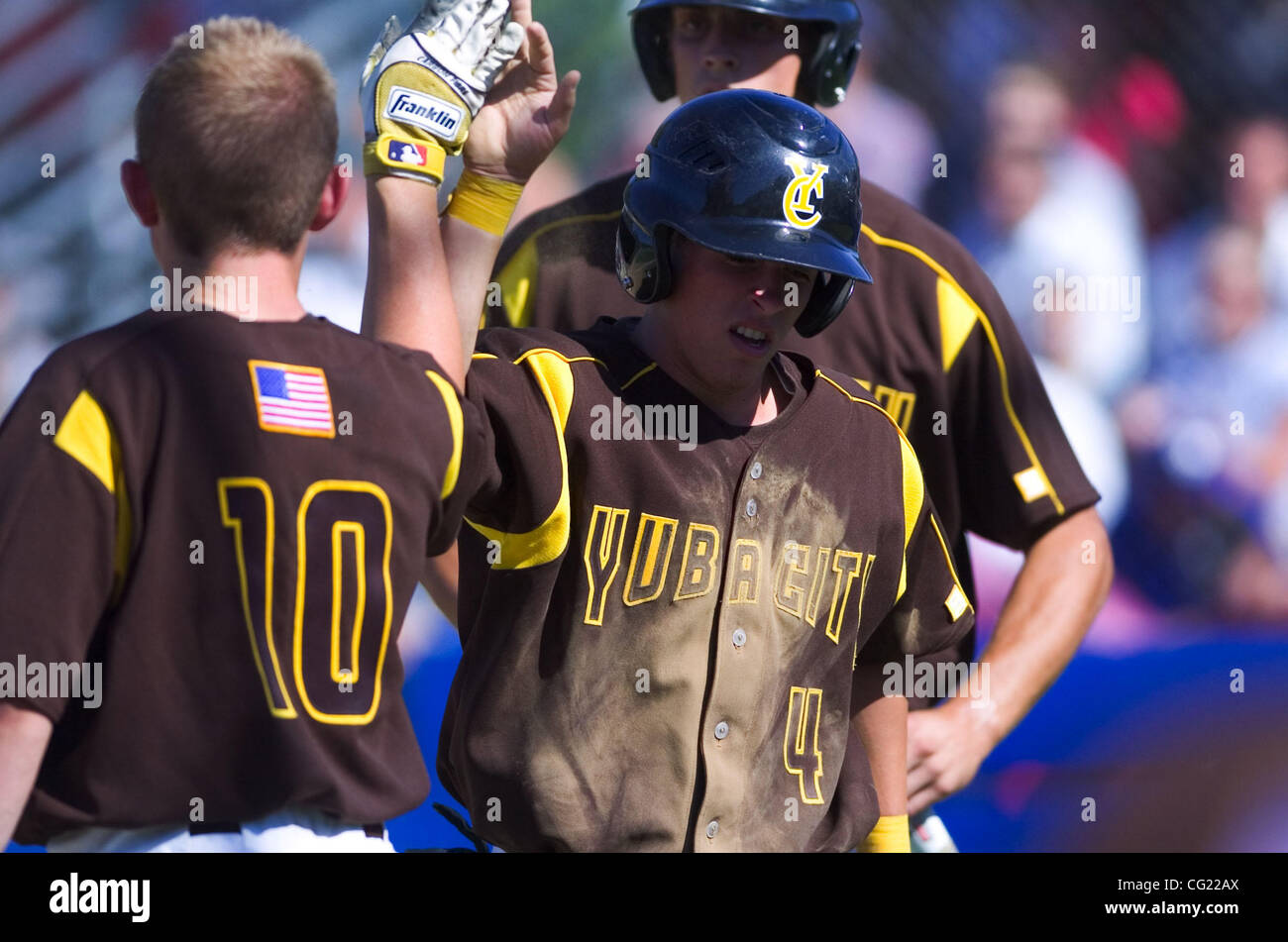 Yuba City Honker Aaron Driggers è accolto a casa dopo un viaggio intorno alle basi in Honkers 2007 CIF Sezione Sac-Joaquin divisione III gara di campionato con la Bella Vista (Fair Oaks) Broncos Lunedì, 28 maggio 2007 presso il fiume American College. Yuba City sequestrato il titolo con una vittoria 9-4 sopra il B Foto Stock