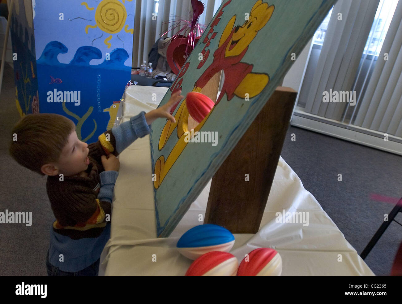 Secondario: Ethan Fiore, 3, del Sacramento è nata senza una valvola polmonare e aveva la chirurgia per aggiungere uno e poi ha avuto la chirurgia per sostituirlo. Sutter Medical Center ha celebrato la vita dei giovani i malati di cuore ad una di cardio-chirurgia pediatrica reunion sabato 24 febbraio, 2007. (Il Sacramento Bee/ Foto Stock