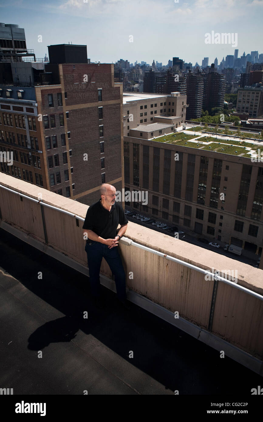 Richard ha richiamato con una inferiore dello skyline di Manhattan..Richard Drew, Associated Press fotografo personale, ha preso la "caduta" uomo foto sul giorno del 9/11 WTC attacco. Questo è richiamato più definente la foto della sua carriera fino a questo giorno, AP uffici, New York, Stati Uniti d'America. Foto Stock